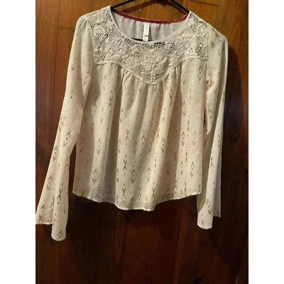 XHILARATION XS CREAM TOP WITH CROCHET AROUND NECK - Picture 2 of 4